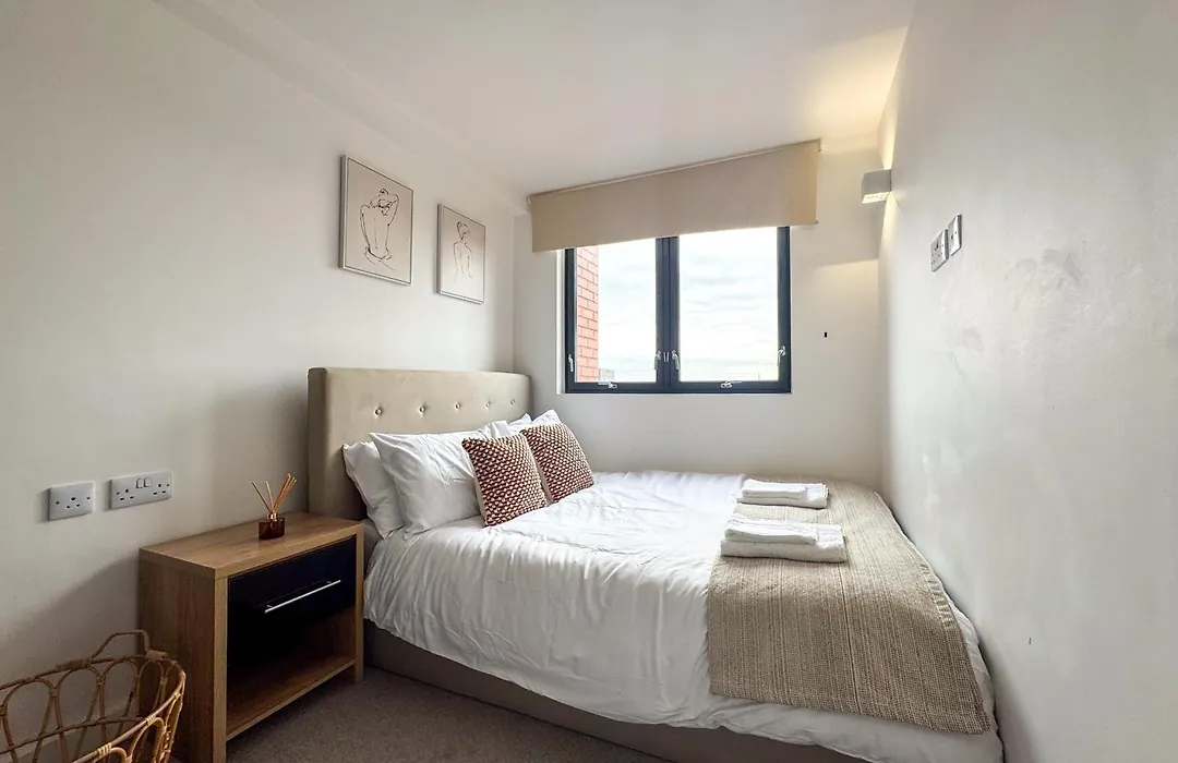 3Br Penthouse By Torr Property Group Short Term Lets With Private Rooftop Garden Manchester-1