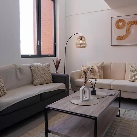 3Br Penthouse By Torr Property Group Short Term Lets With Private Rooftop Garden Manchester-3